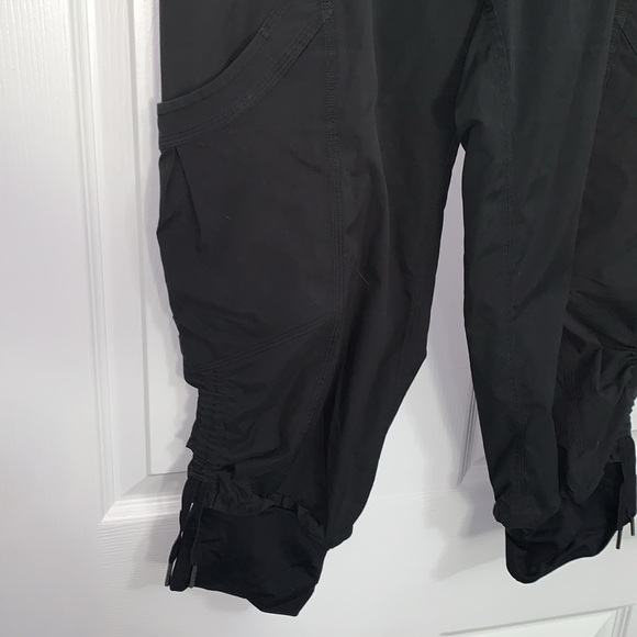 Lululemon Baggy Cargo Capris Sz 4-6 - Picture 3 of 6